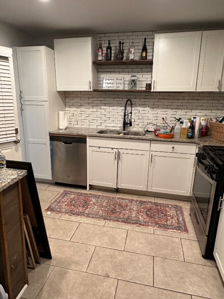 Building Photo - 2636 Acadia St