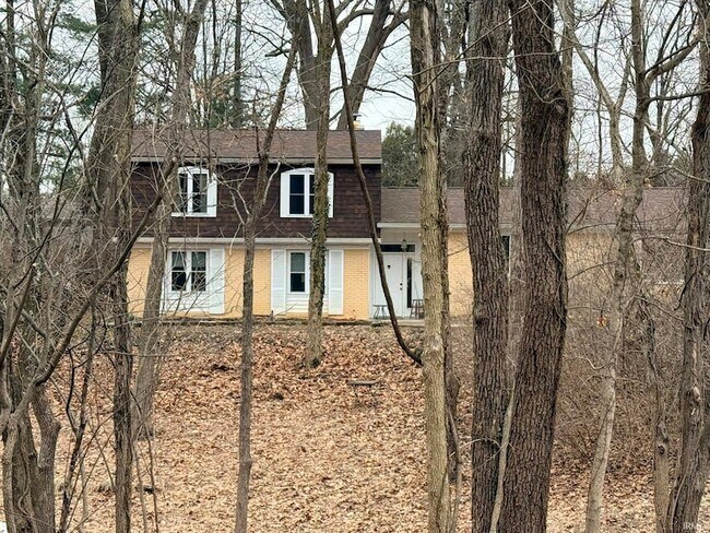 Building Photo - 1310 E Prairie Dr