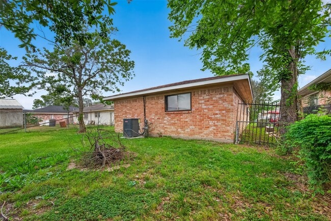 Building Photo - 17106 Sunshine St