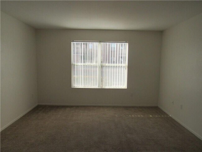 Building Photo - COZY 2 BEDROOM 2 BATH IN GATED SW COMMUNITY!