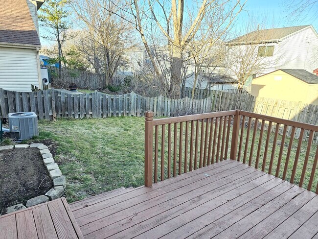 Building Photo - 2315 Meadows Ln