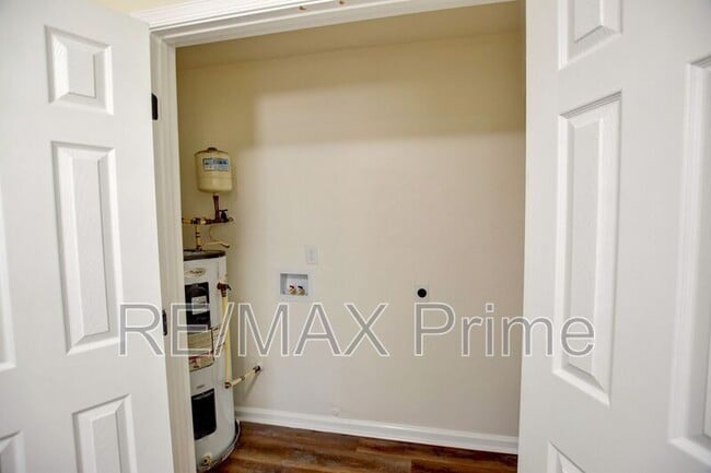 Building Photo - 3900 Raintree Ct
