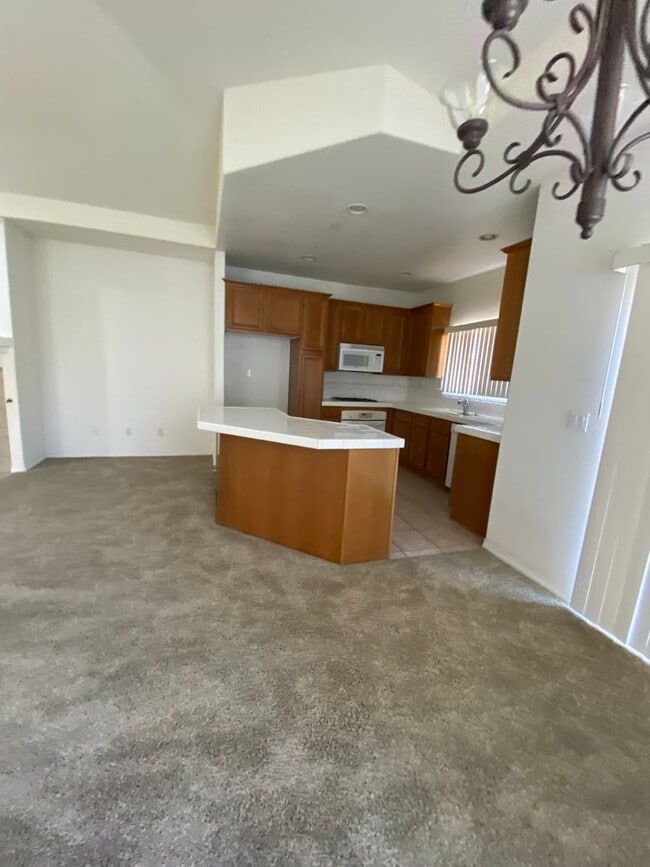 Building Photo - Beautiful Somerset Single Story Townhome N...