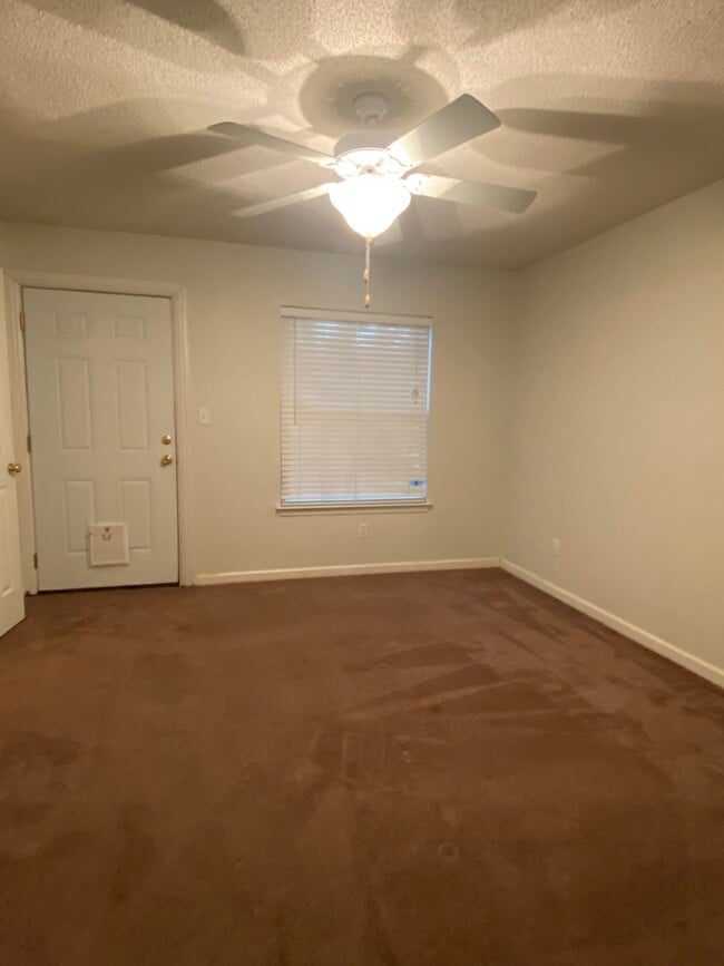 Building Photo - 2507 Golden Park Ln