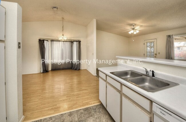Building Photo - 3/2 Beautiful Rita Ranch Home With Open Design!!!