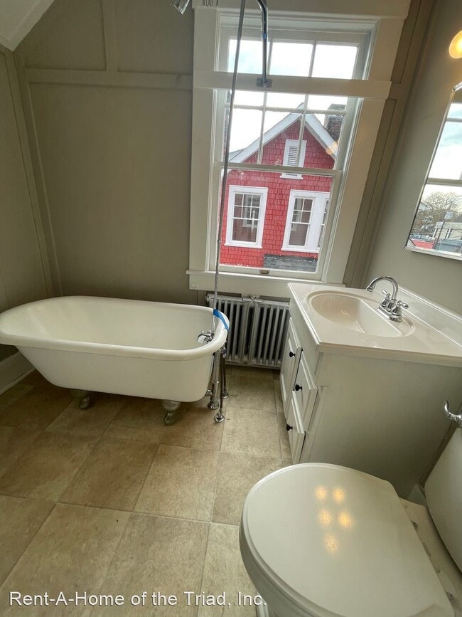 Building Photo - 2 br, 1 bath House - 322 A  S Tate Street ...
