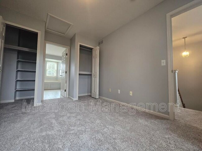 Building Photo - 4351 Hunters Cir W