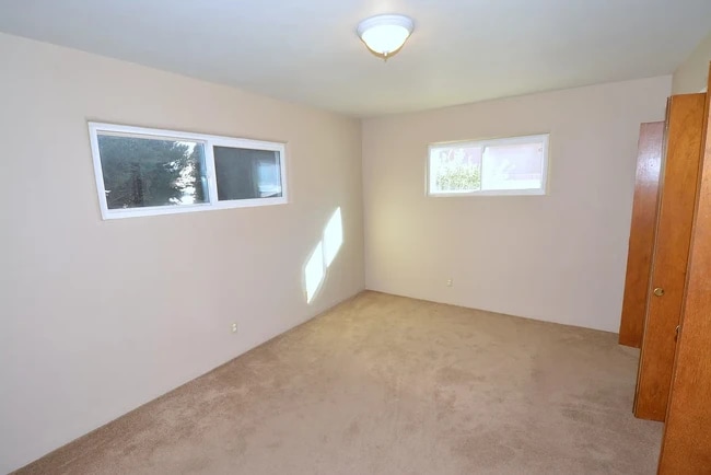 Building Photo - 4012 Ponderosa Ave NE