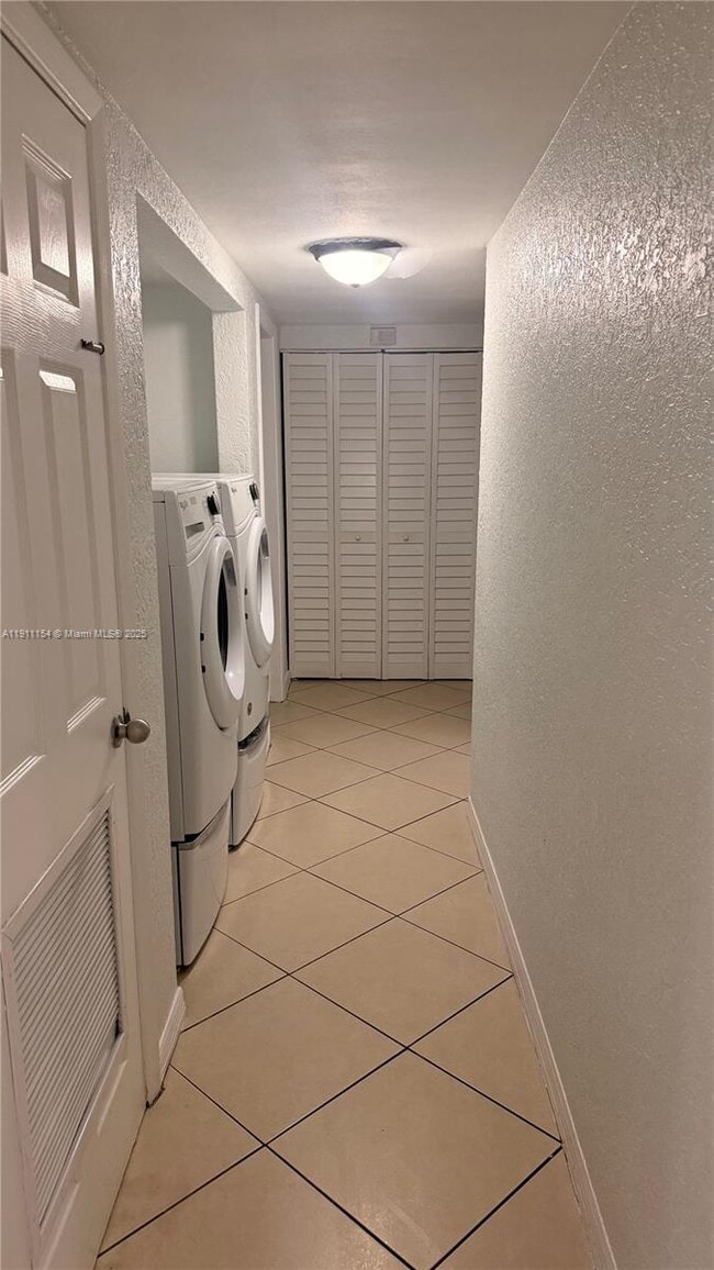 Building Photo - 7430 Miami Lakes Dr