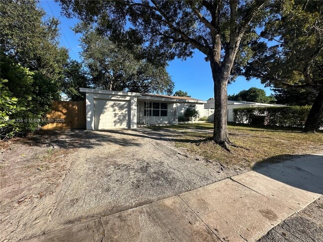 Building Photo - 2421 N 57th Terrace