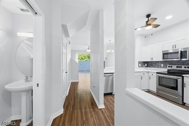 Building Photo - 3630 Pine Oak Cir