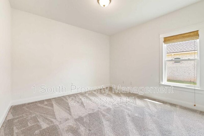 Building Photo - 925 Charleston Loop