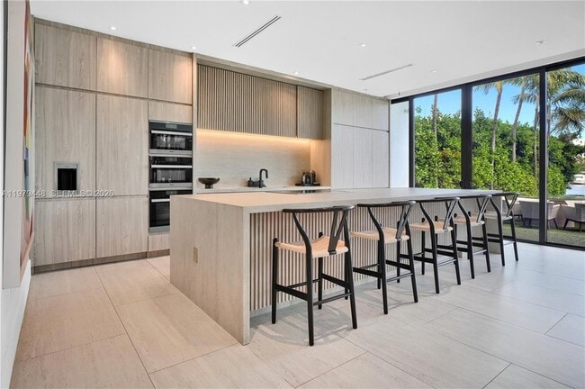 Building Photo - 5501 Pine Tree Dr