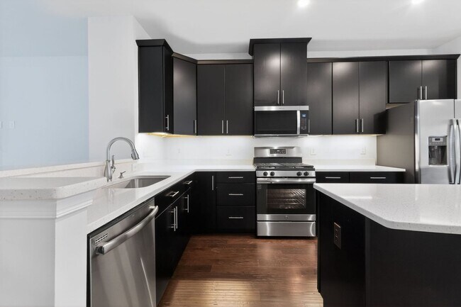 Building Photo - Spacious 4-Functional Bedroom Townhome Near RTP & Brier Creek