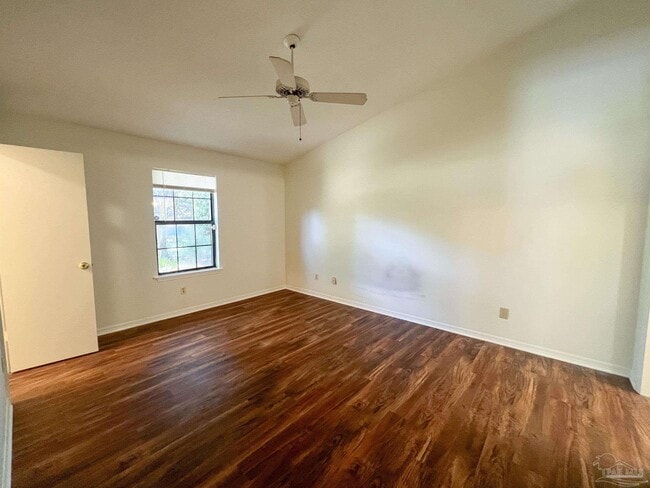 Building Photo - 4456 Bellview Ave