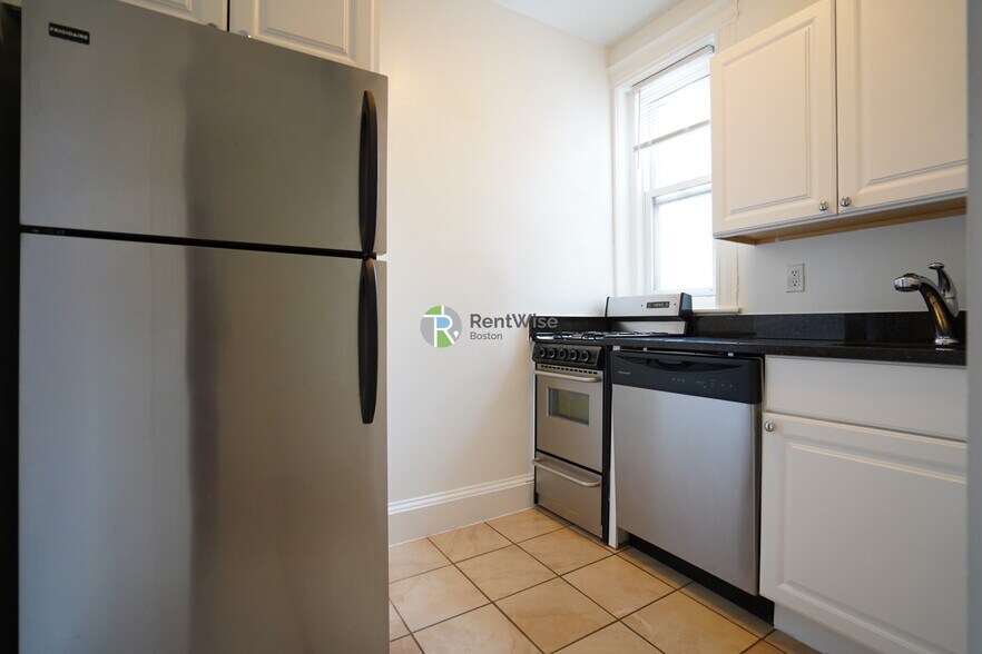 Building Photo - 82 Brainerd Rd