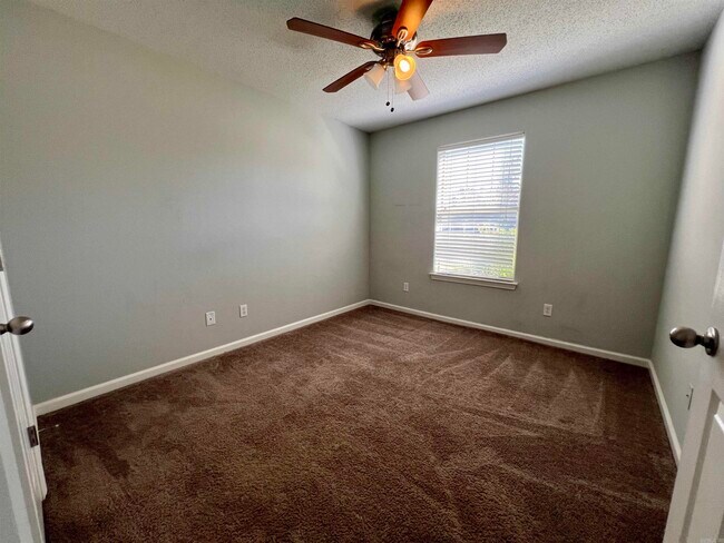 Building Photo - 16 Tacoma Dr