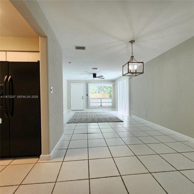 Building Photo - 1940 NE 31st Ct