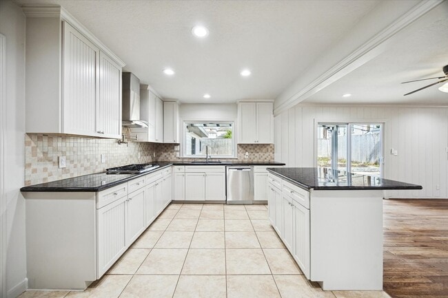 Building Photo - 2506 Avalon Pl