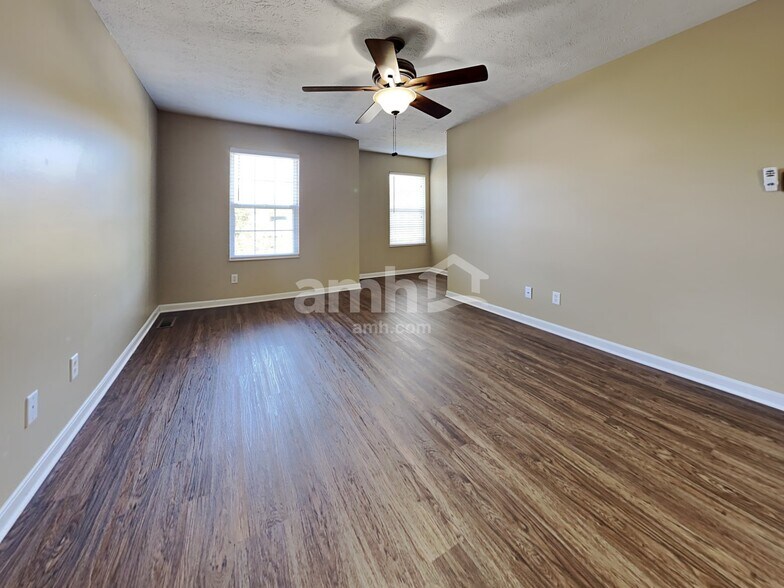 Building Photo - 2025 Apple Knoll Ln