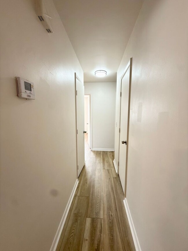 Building Photo - Newly Renovated Move-In Ready 3 Bed, 3 Bath Home!