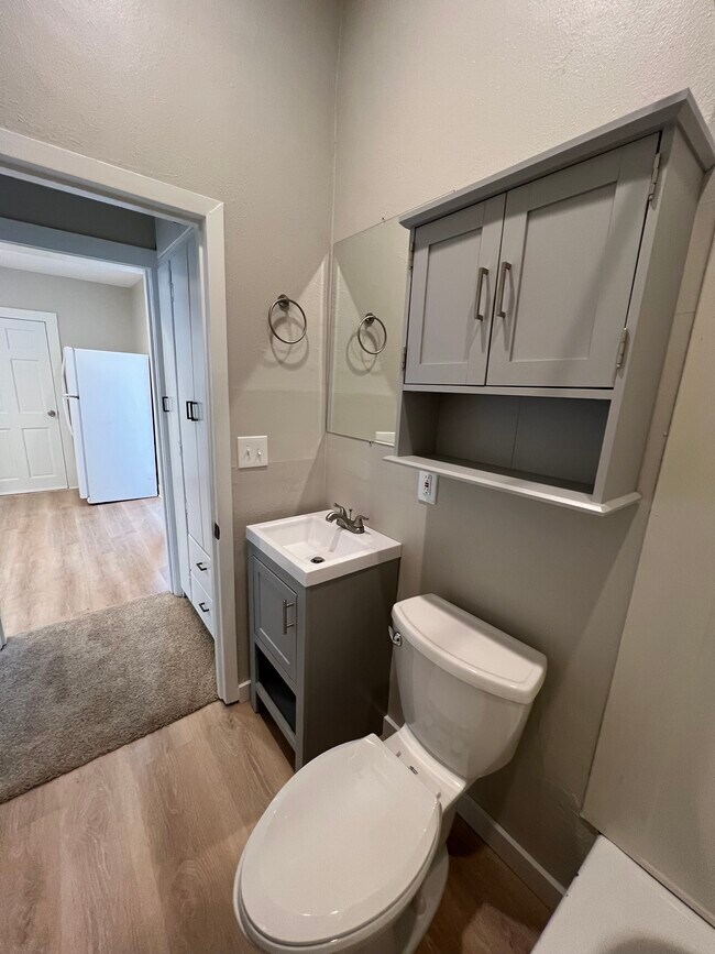 Building Photo - 1166 High Ave