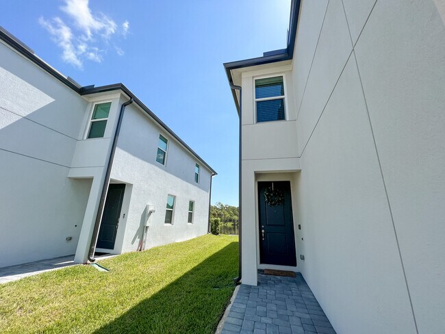 Building Photo - 3937 SE Mentmore Ln