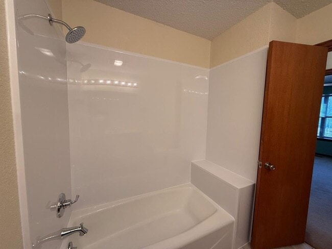 Building Photo - 1940 Ives Way Ln