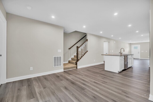 Building Photo - 1292 Divot Cir