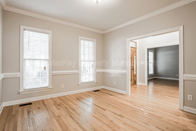 Building Photo - 2304 Knoll Ridge Ln