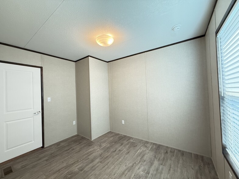 Building Photo - 204 Linda St