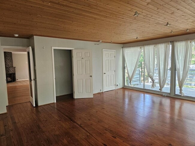 Building Photo - 1407 Wilshire Blvd