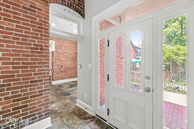 Building Photo - 331 N East St