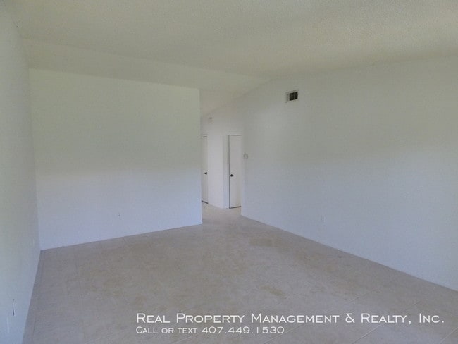 Building Photo - Nice 3 BR / 2 BA Home In Royal Manor Villas