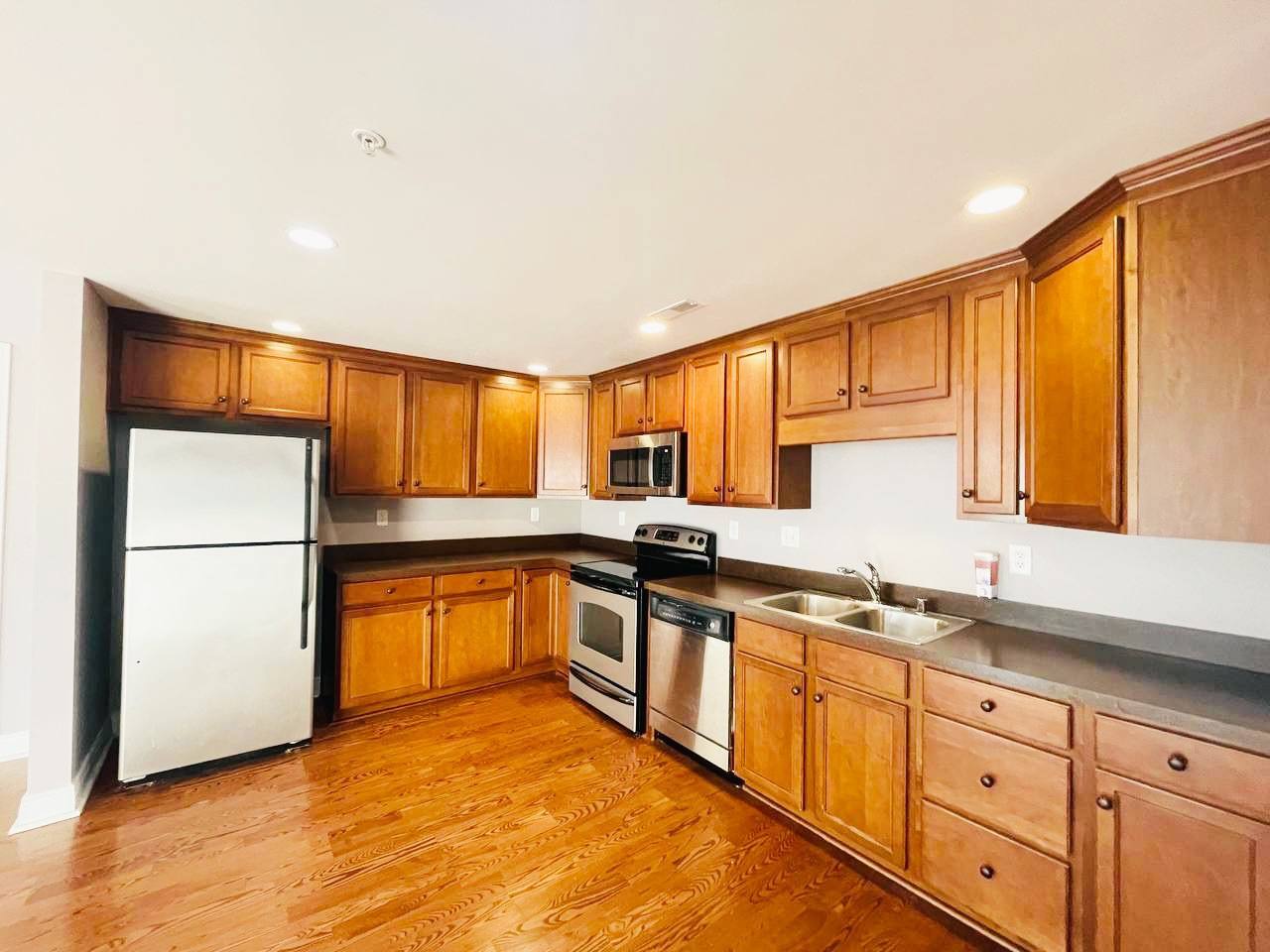 Building Photo - 2411 Brownsboro Rd