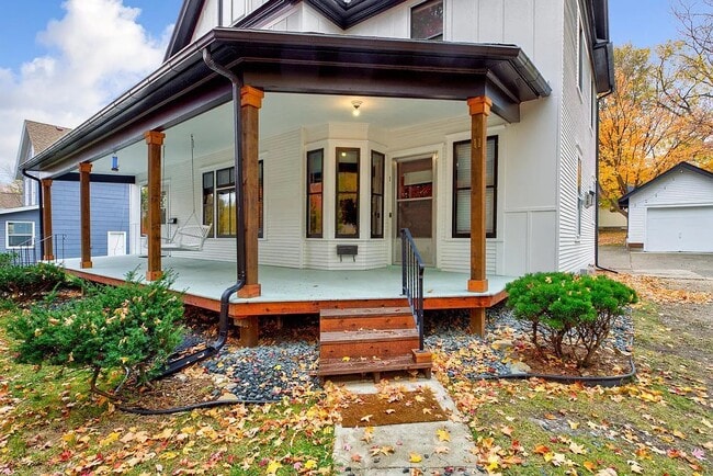 Building Photo - 11 3rd Ave NW