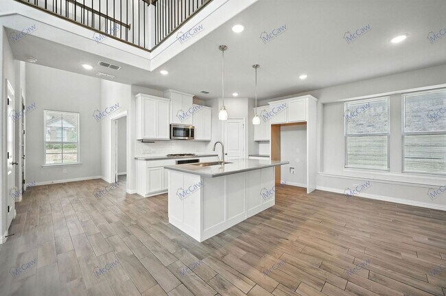 Building Photo - 700 Parkside Dr