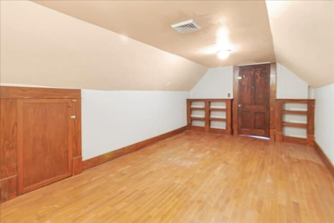 Building Photo - 411 N College St