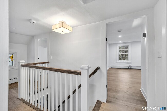 Building Photo - 315 Main St