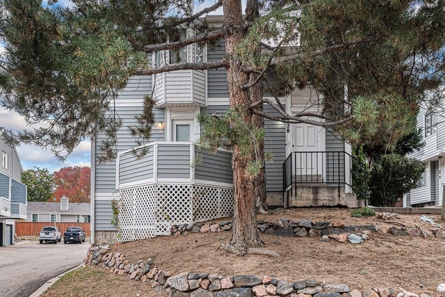 Building Photo - Spacious 1 Bed 1 Bath LOFT in the heart of...