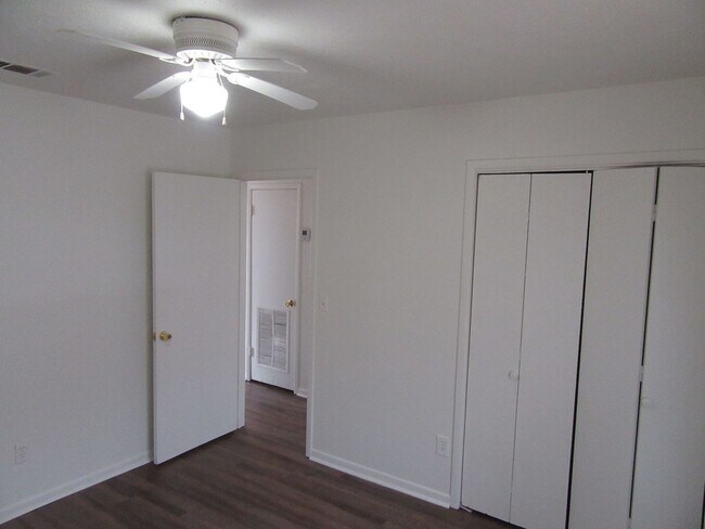 Building Photo - 2814 N Panama Ave