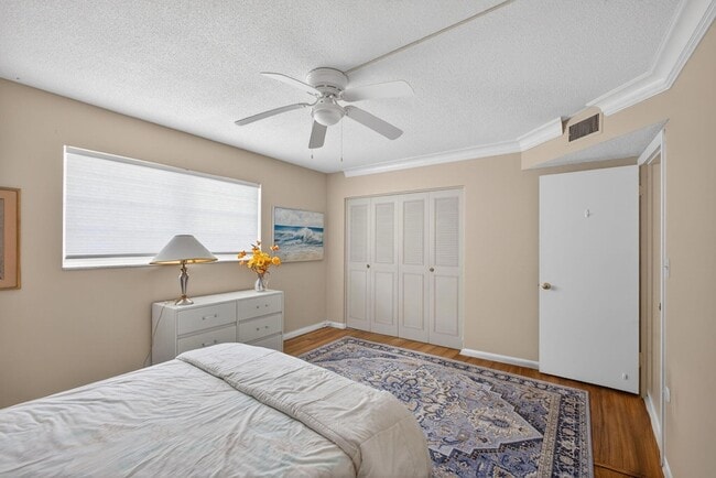 Building Photo - 907 Marina Dr