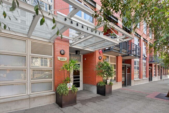 Building Photo - 877 Island Ave