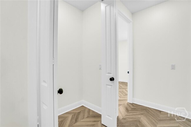 Building Photo - 773 E Duffy St