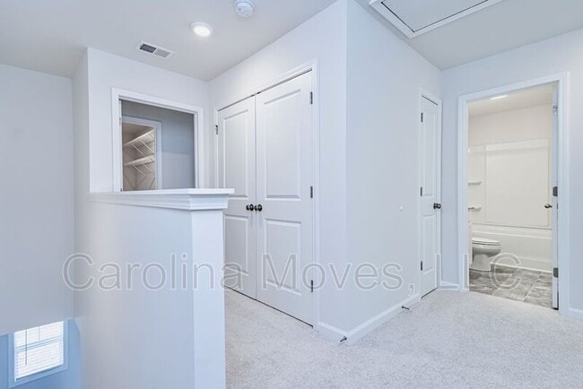 Building Photo - 133 Clingstone Trl