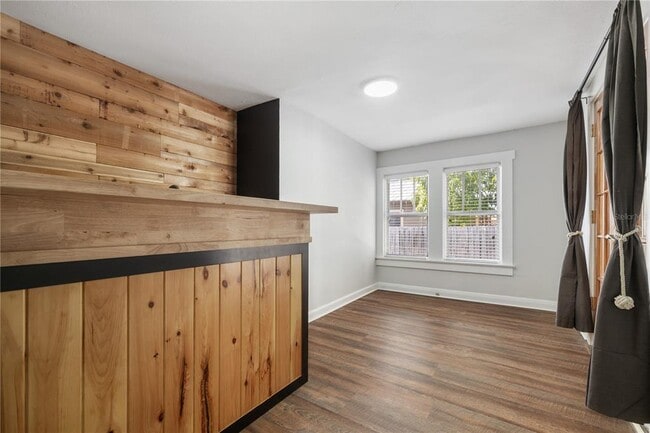 Building Photo - 227 W Fern St