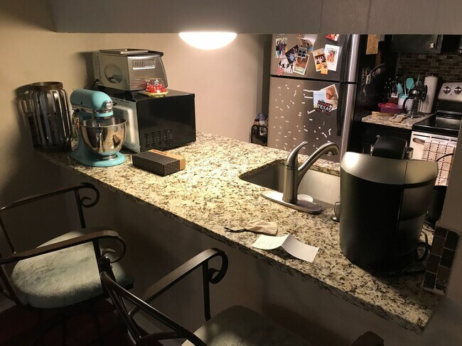 Building Photo - PRE-LEASE - HUGE HYDE PARK 1 BEDROOM - REAL WOOD FLOORS - $1375 - AVAIL AUG 10 2026