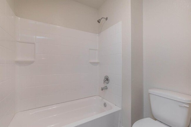 Building Photo - Spacious Brand New Home with 5 Bed/2.5 bat...