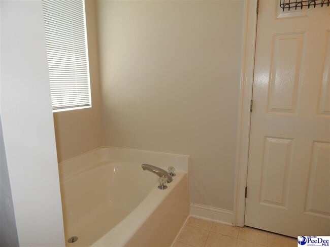 Building Photo - 2109 Elderberry Dr