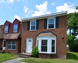 Building Photo - Great Neck!